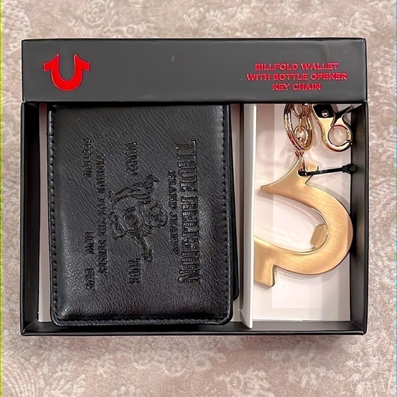 Brand New True Religion Leather Black Billfold Wallet Bottle Opener Keychain Set - Picture 1 of 16